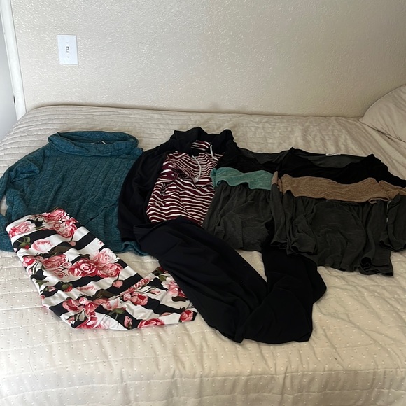 Sonoma Tops - Large / X- Large Maternity and Nursing Lot - 7 Items